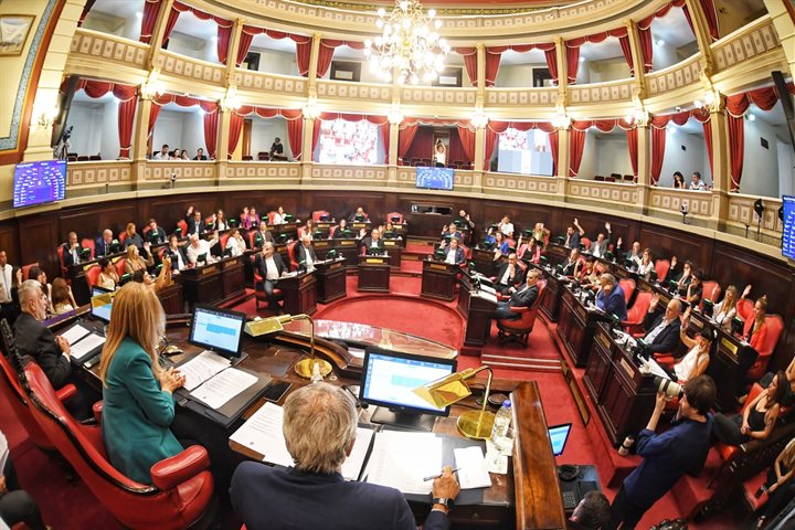 El Senado bonaerense aprobó la ley de financiamiento solicitada por el gobernador Axel Kicillof