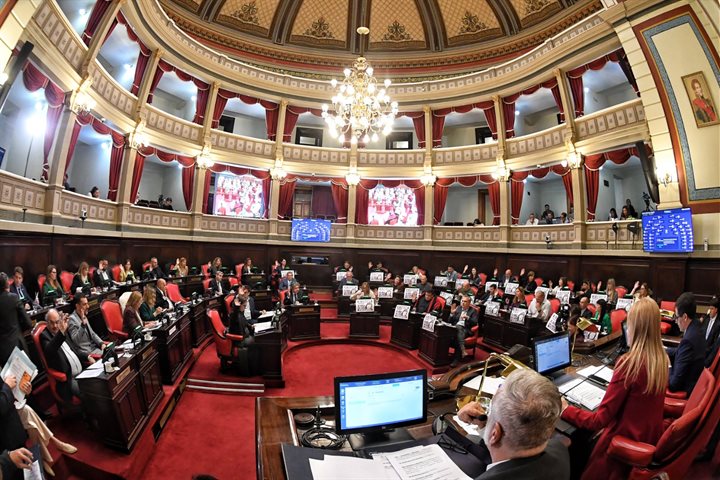 El Senado bonaerense aprobó la Ley Ema para prevenir la violencia digital en las escuelas